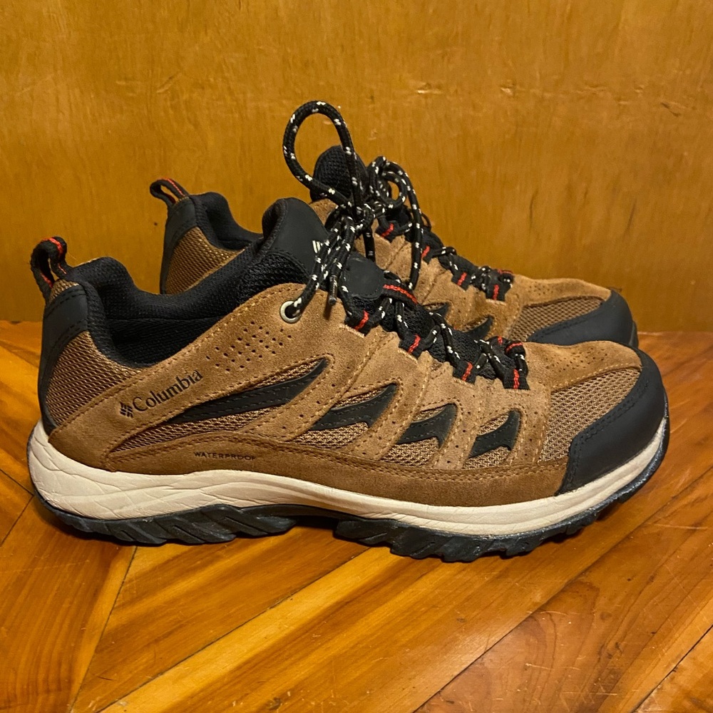 Columbia Tan and Black Men's Athletic Shoes